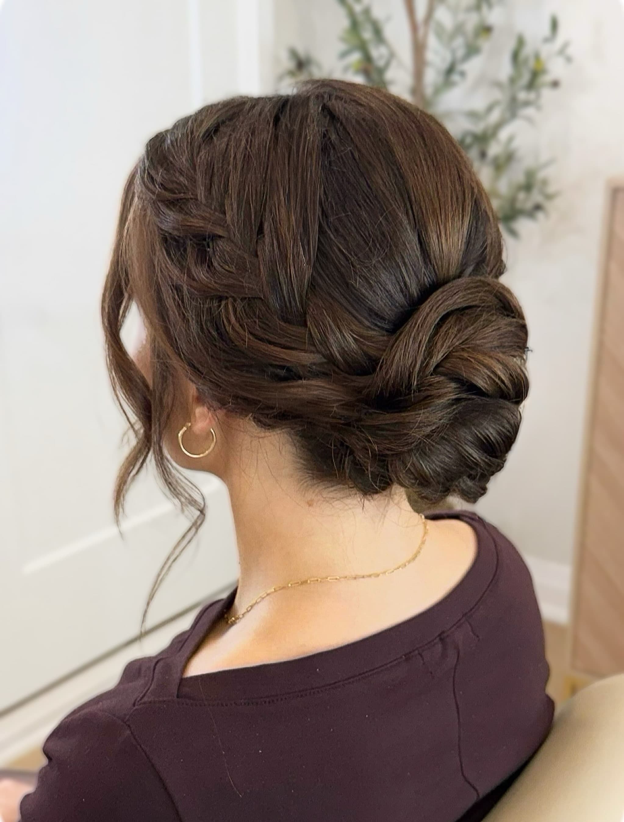 Shoulder length hair in a gorgeous full Updo!
Never underestimate the possibilities with a desired hairstyle, magic can be made! ✨