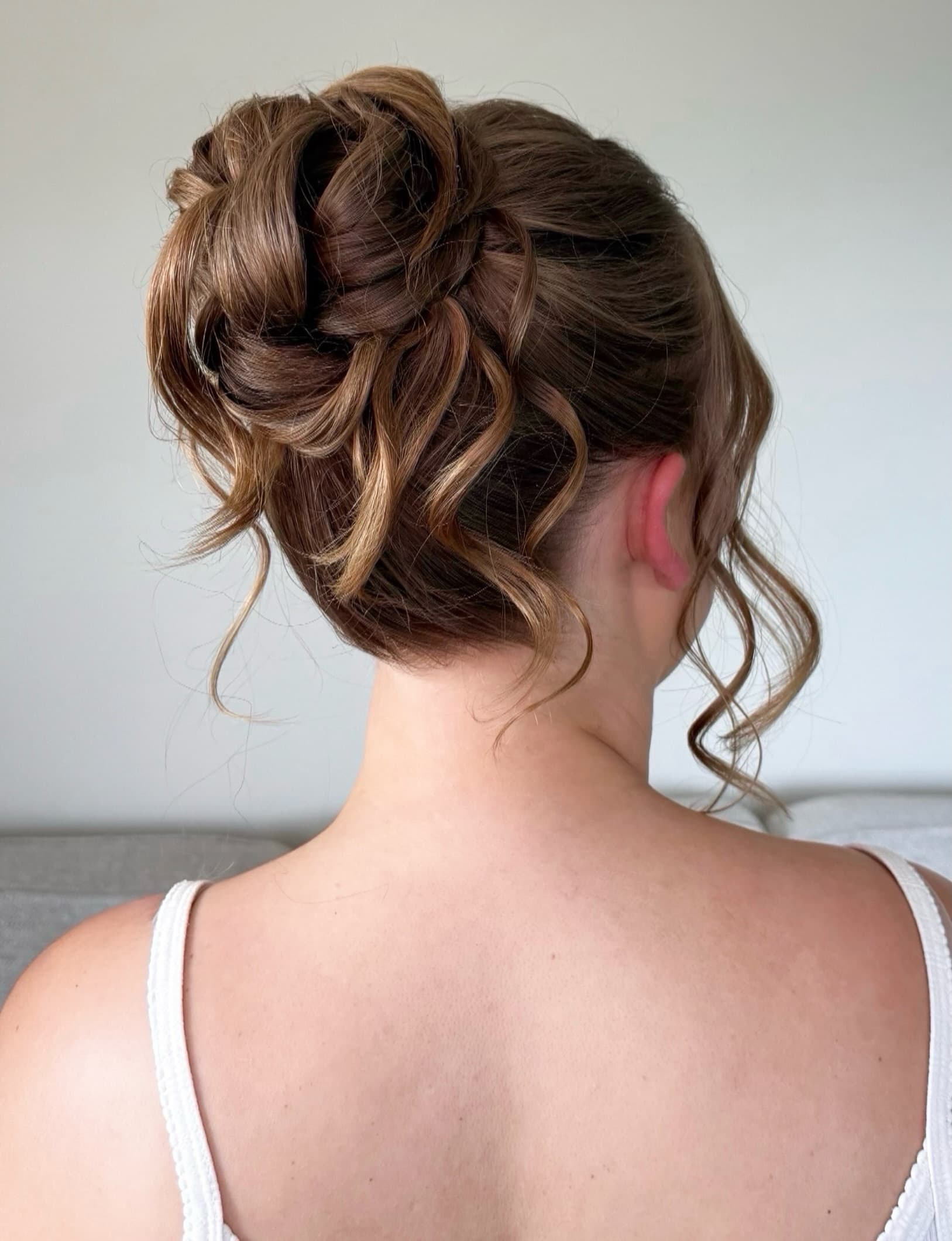Beautiful Bride Sarahβs gorgeous updo π€